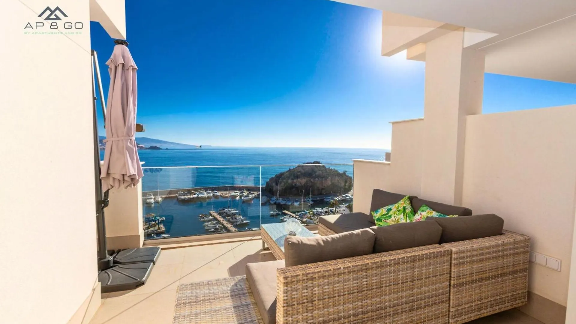 Sky Marina Luxury Apartment La Herradura